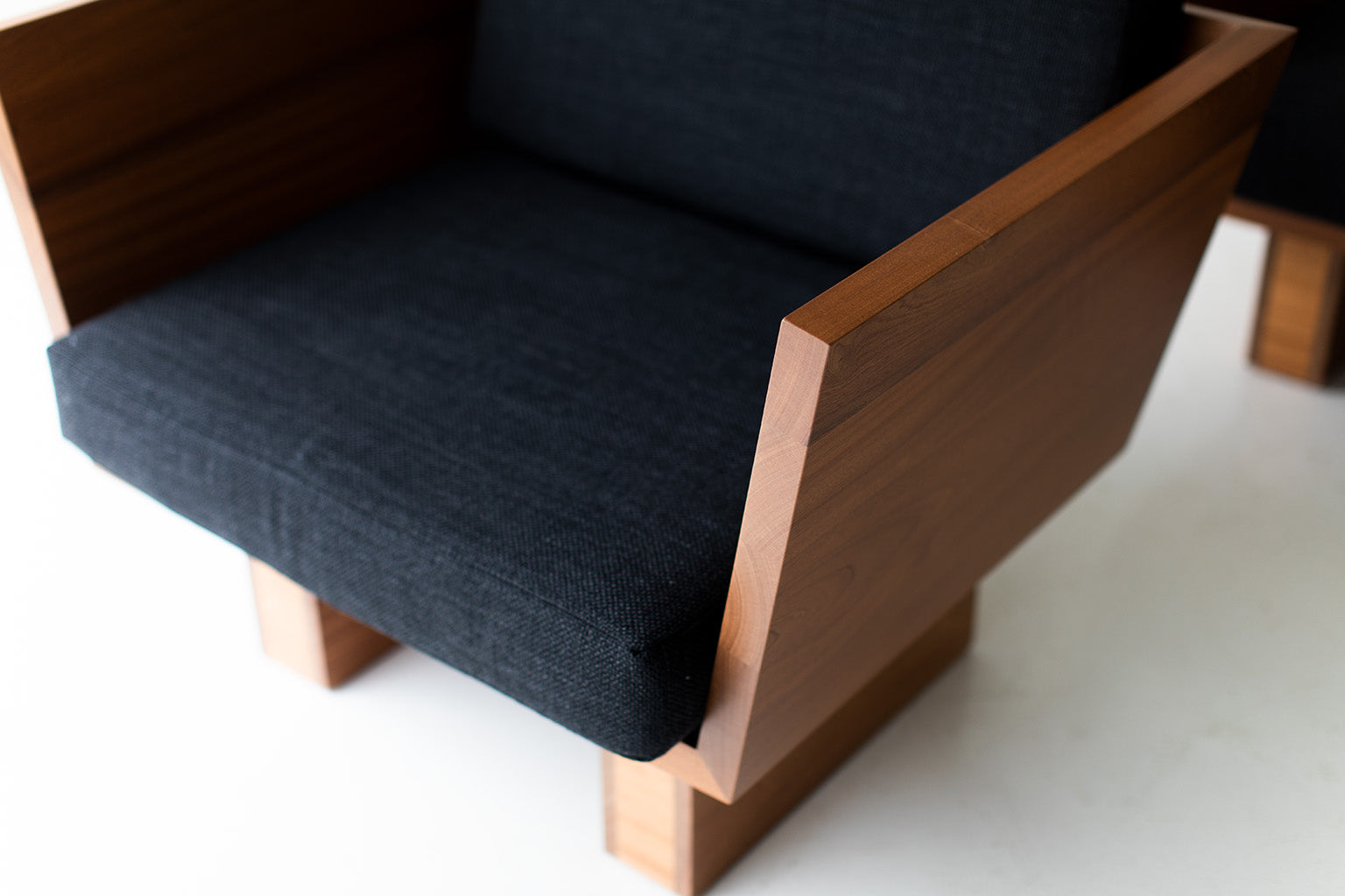 Modern-Patio-Furniture-Suelo-Chair-Ottoman-06
