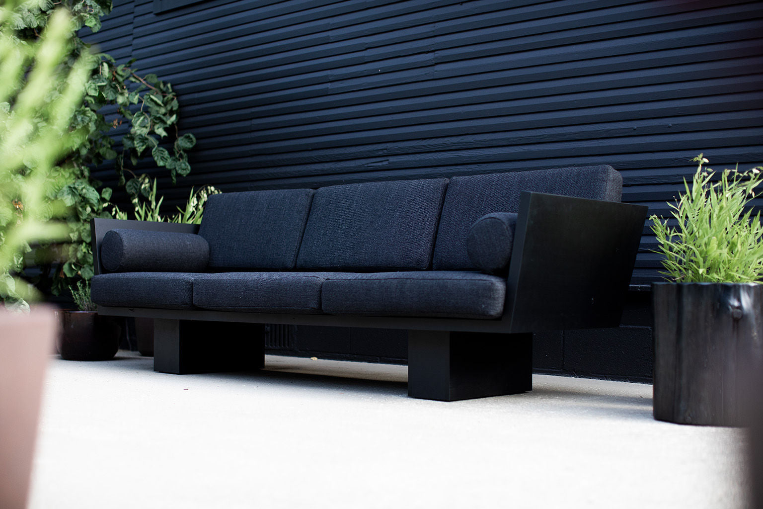 Suelo-Modern-Outdoor-Sofa-02