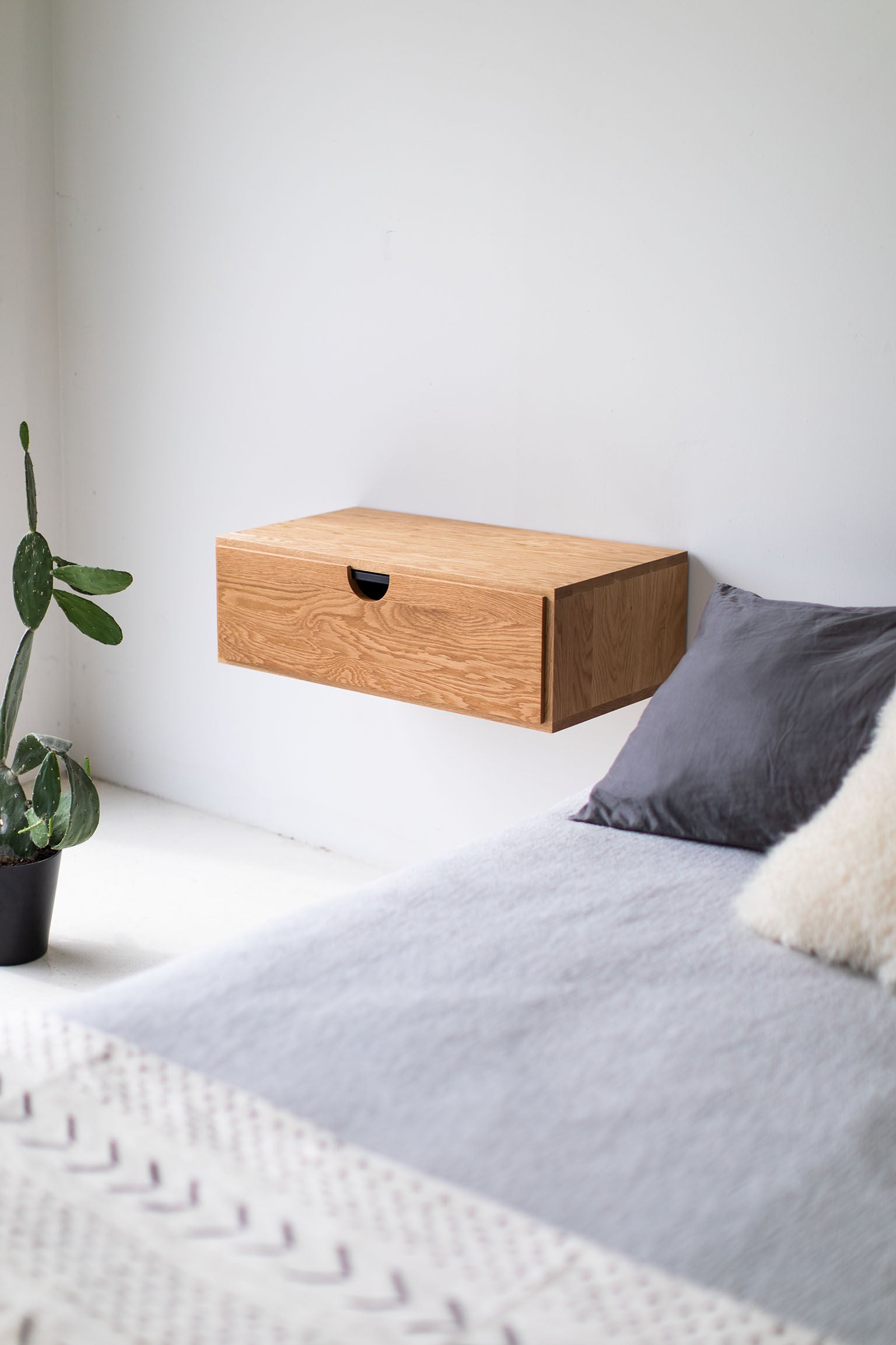simple-floating-nightstand-02