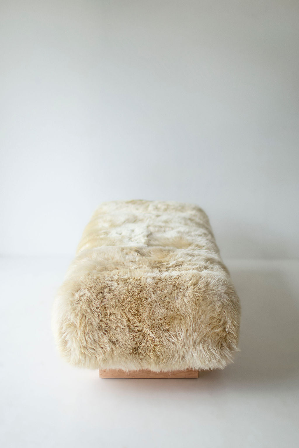Big Fur Suelo Bench, Image 04