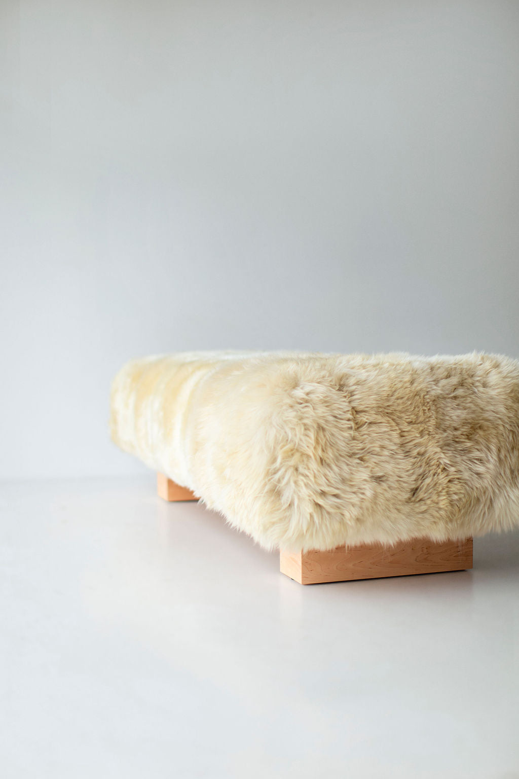 Big Fur Suelo Bench, Image 05