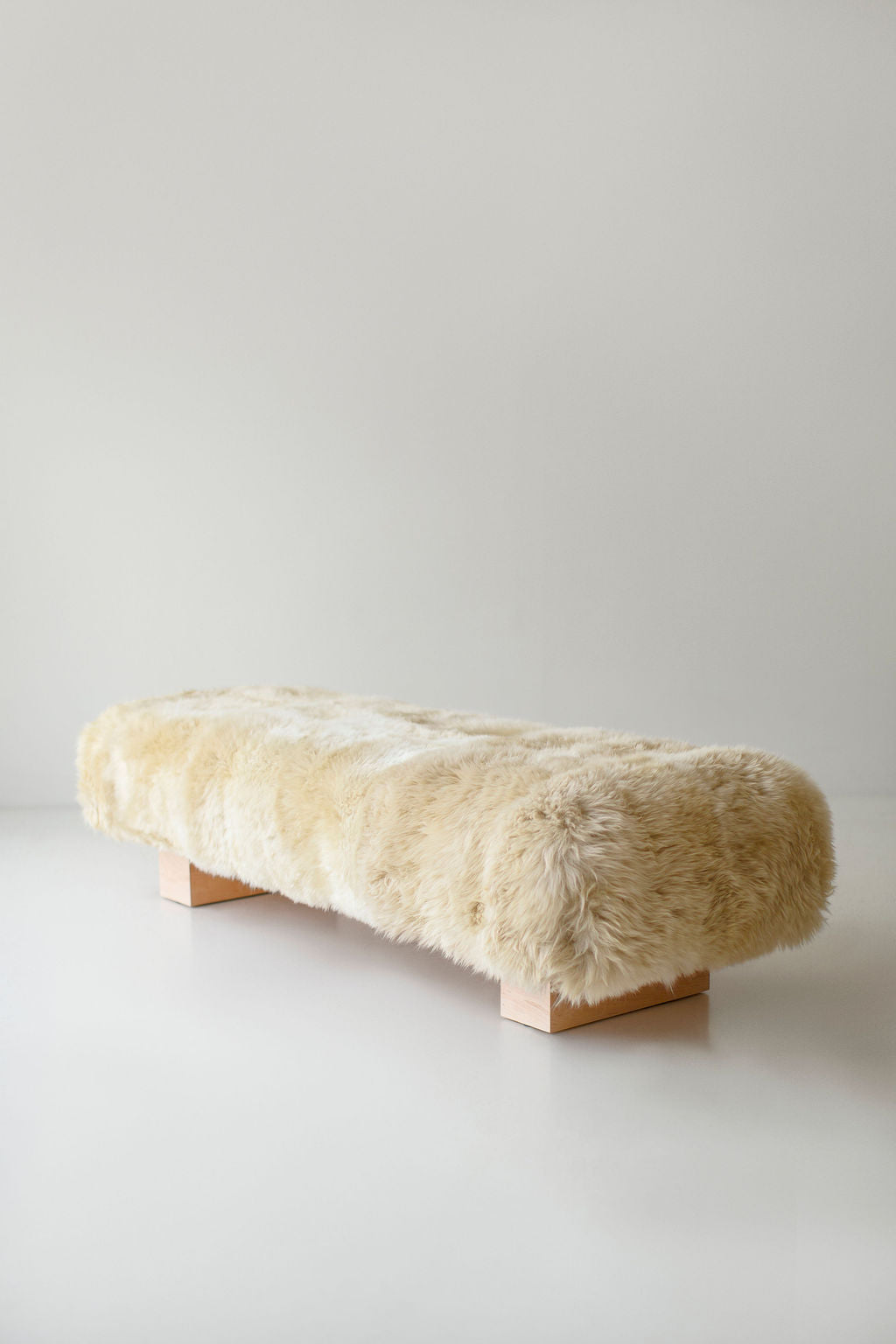 Big Fur Suelo Bench, Image 07
