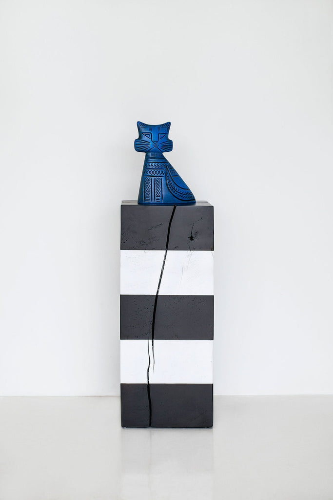 Black White Art Pedestal, Image 06