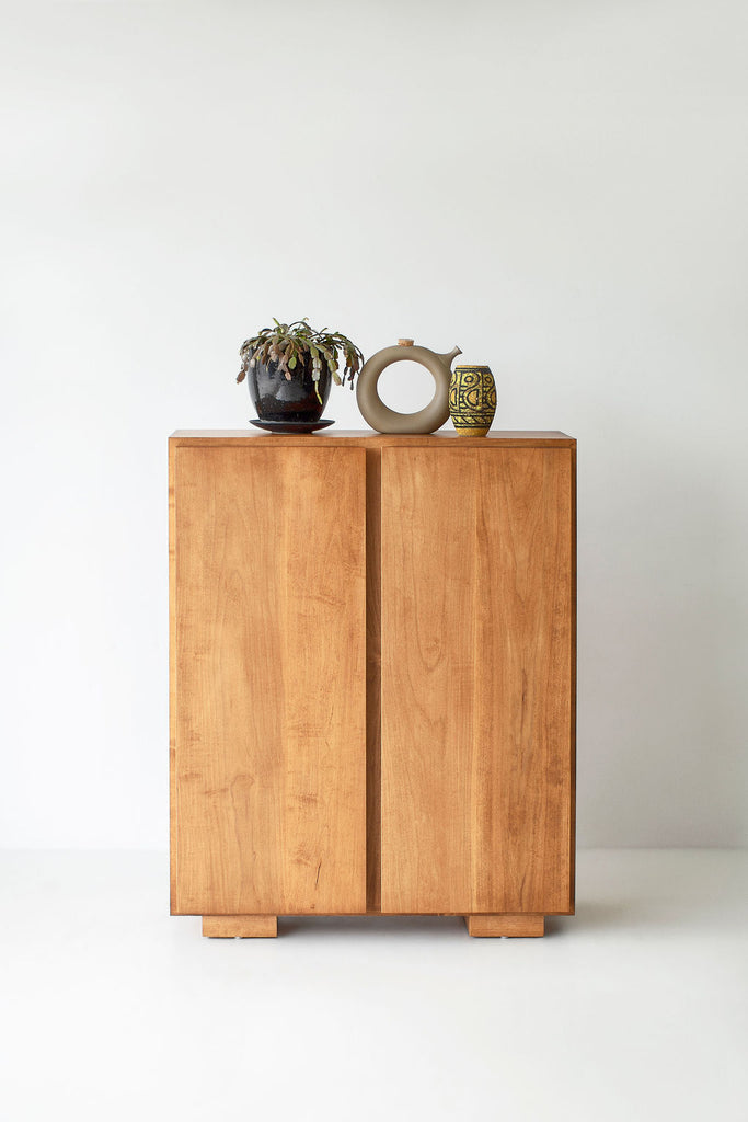 Carsen Cabinet Maple, Image 02