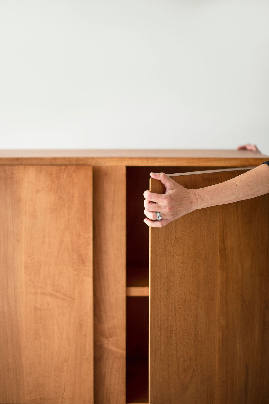 Carsen Cabinet Maple, Image 04
