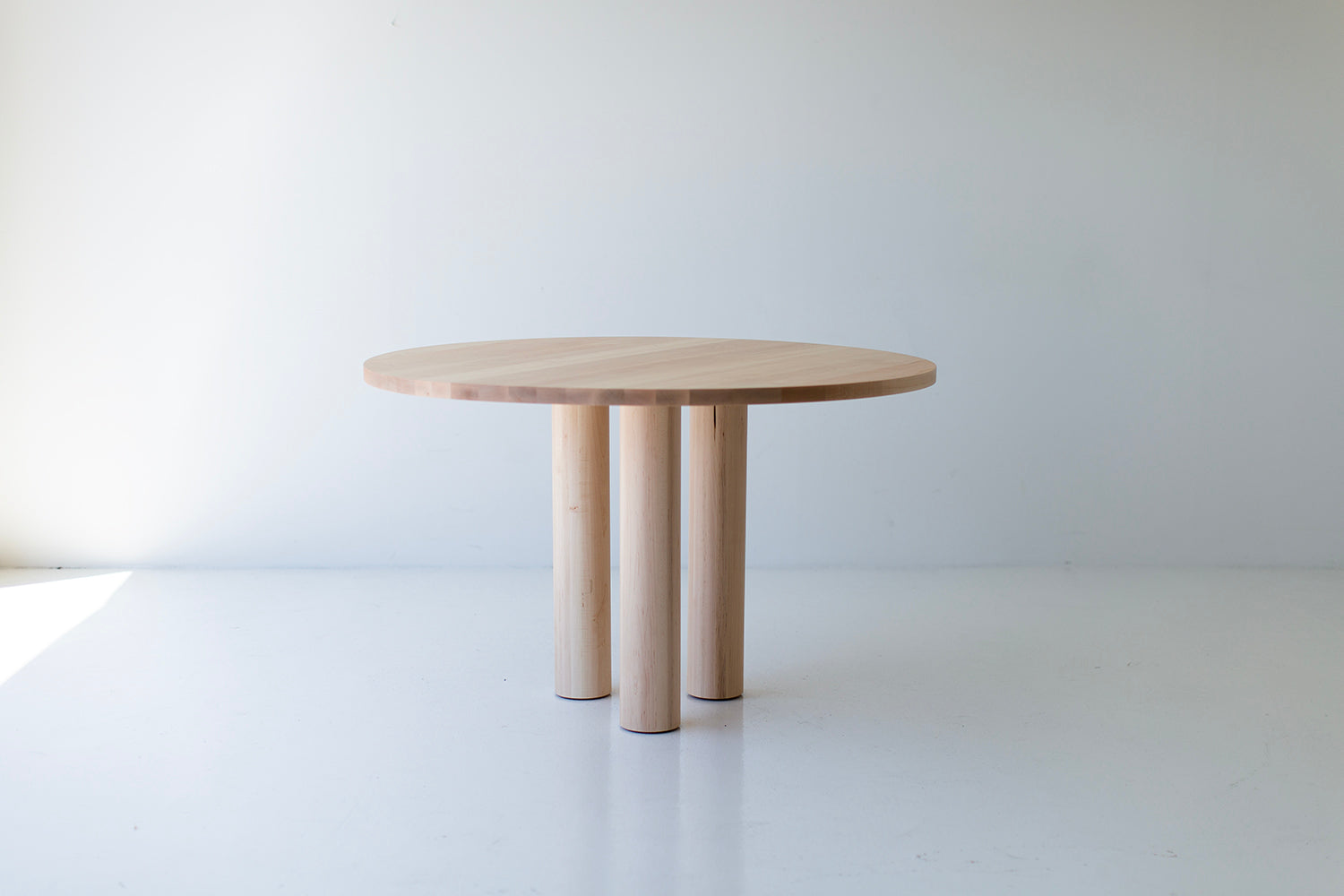 Cava-Modern-Round-Dining-Table-Maple-10