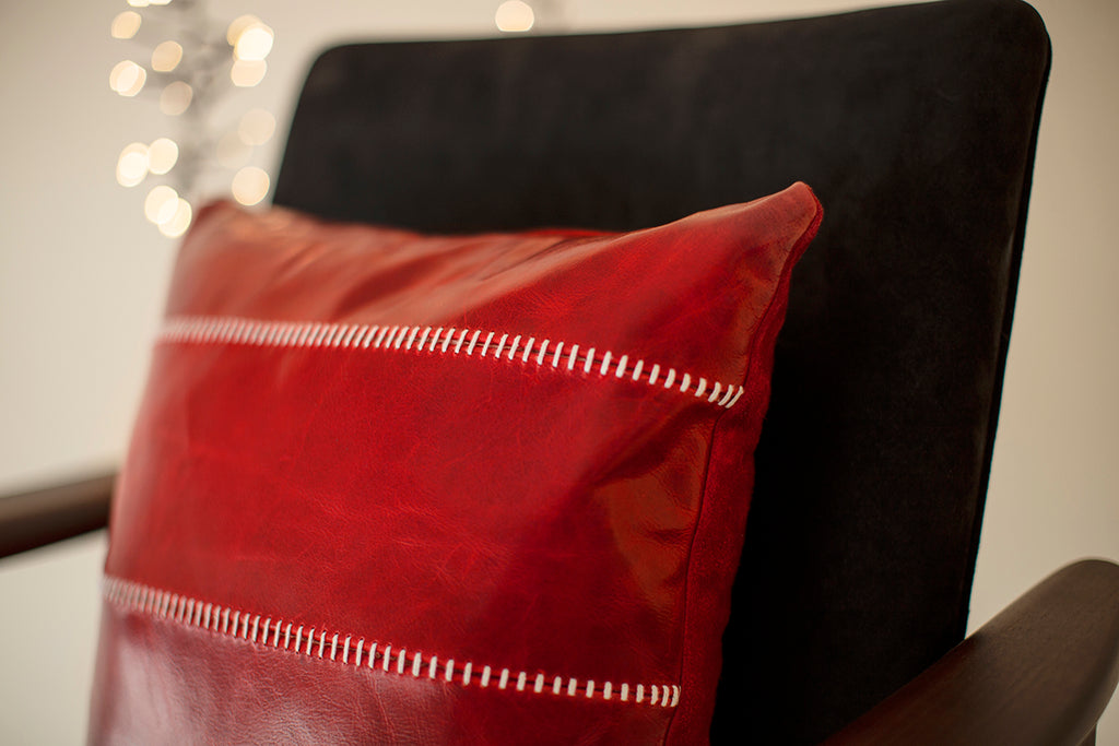 Christmas-Throw-Pillow-Leather-0425-04