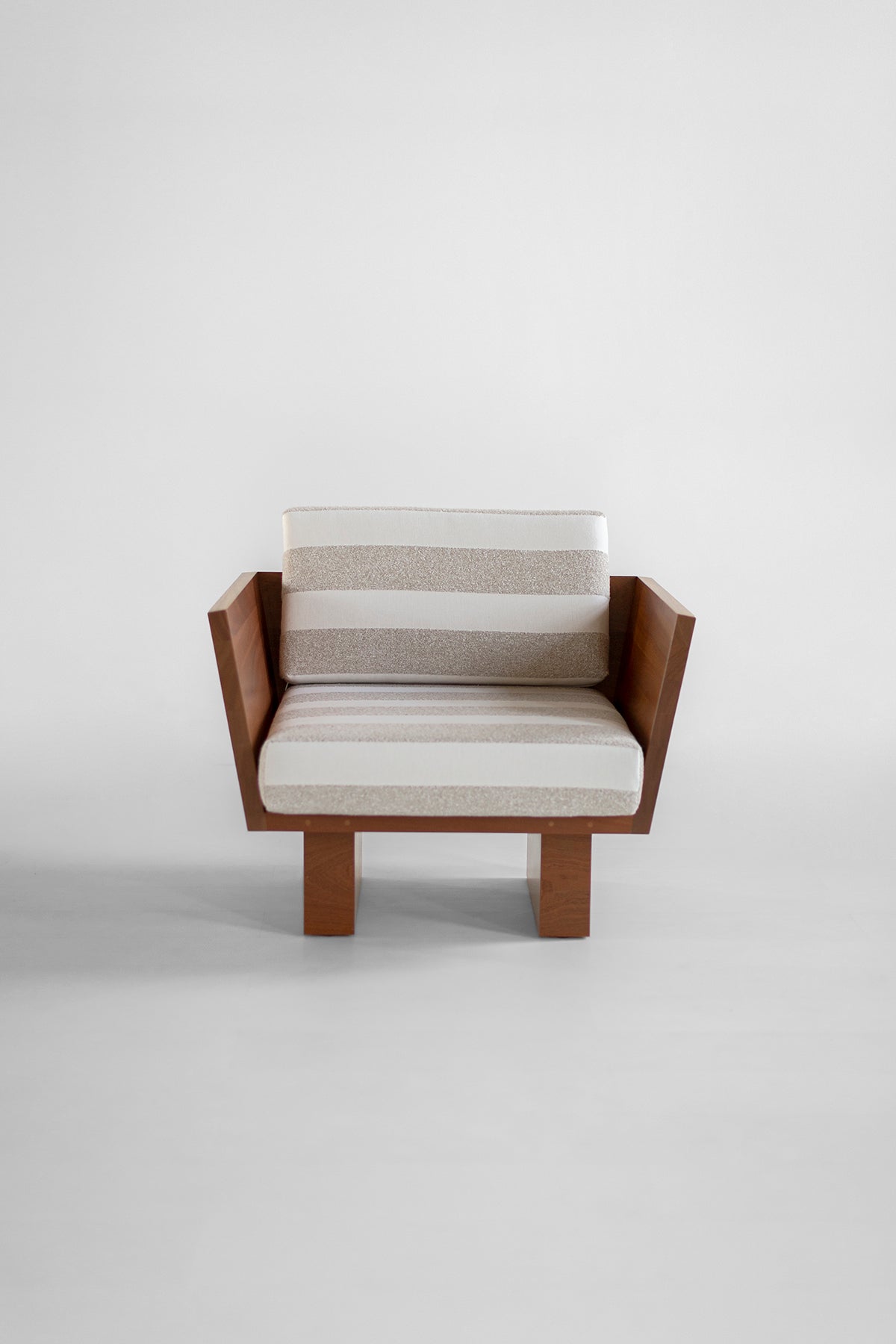 Outdoor-Lounge-Chair-Striped-Fabric-Suelo-03
