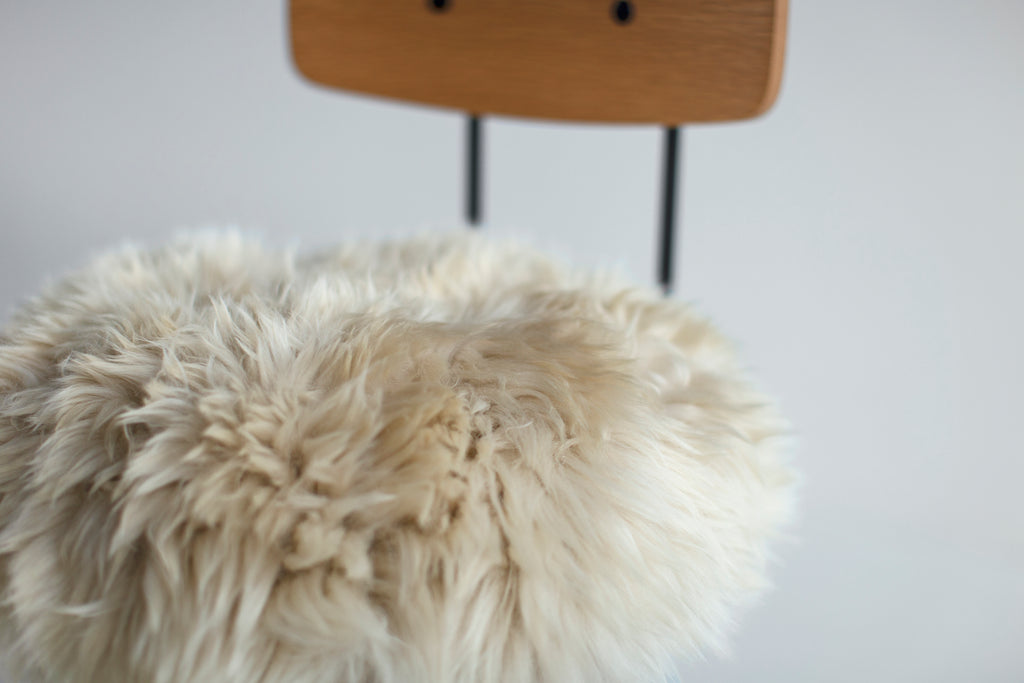 Sheepskin Counter Stool Backrest Cicely, image 2
