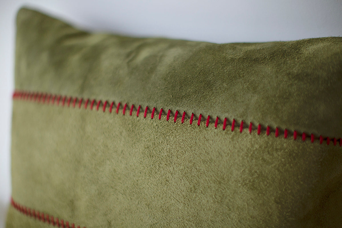 Suede-Holiday-Throw-Pillow-006