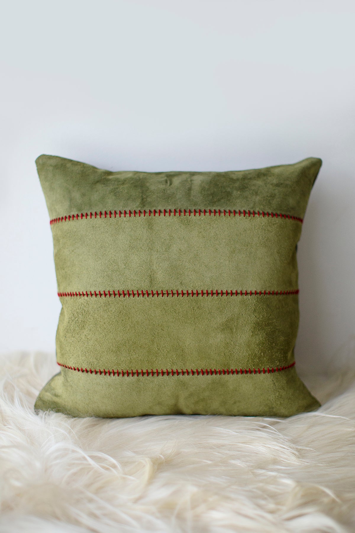 Suede-Holiday-Throw-Pillow-010