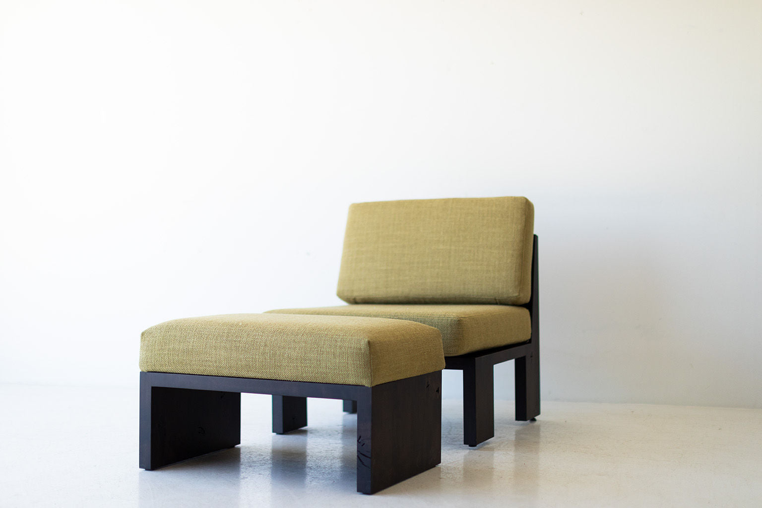 Chile-Modern-Lounge-Chair-Ottoman-09