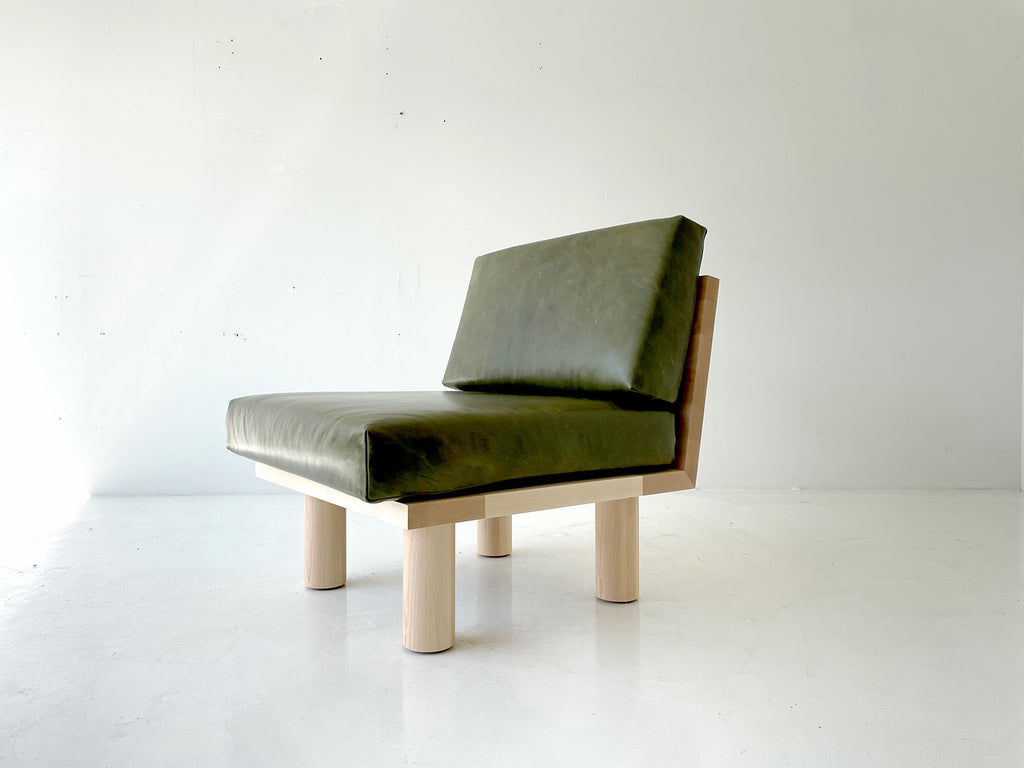 Turned-Leg-Suelo-Side-Chair-Leather-Maple-10